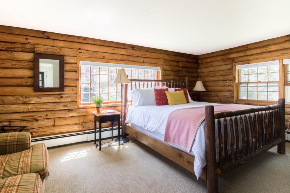 Deluxe King Room interior
